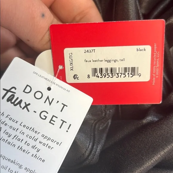 SPANX Shiny Black Leggings - Picture 7 of 7